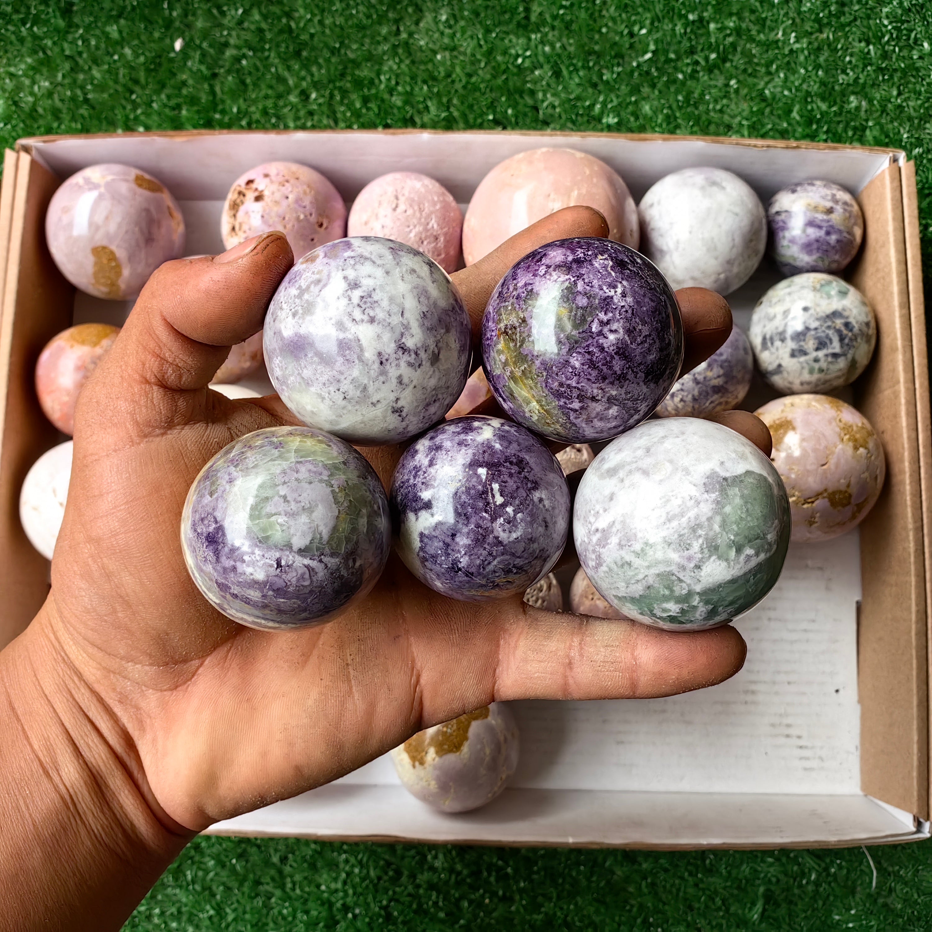 Lot 31 pcs Mixed Stone Spheres