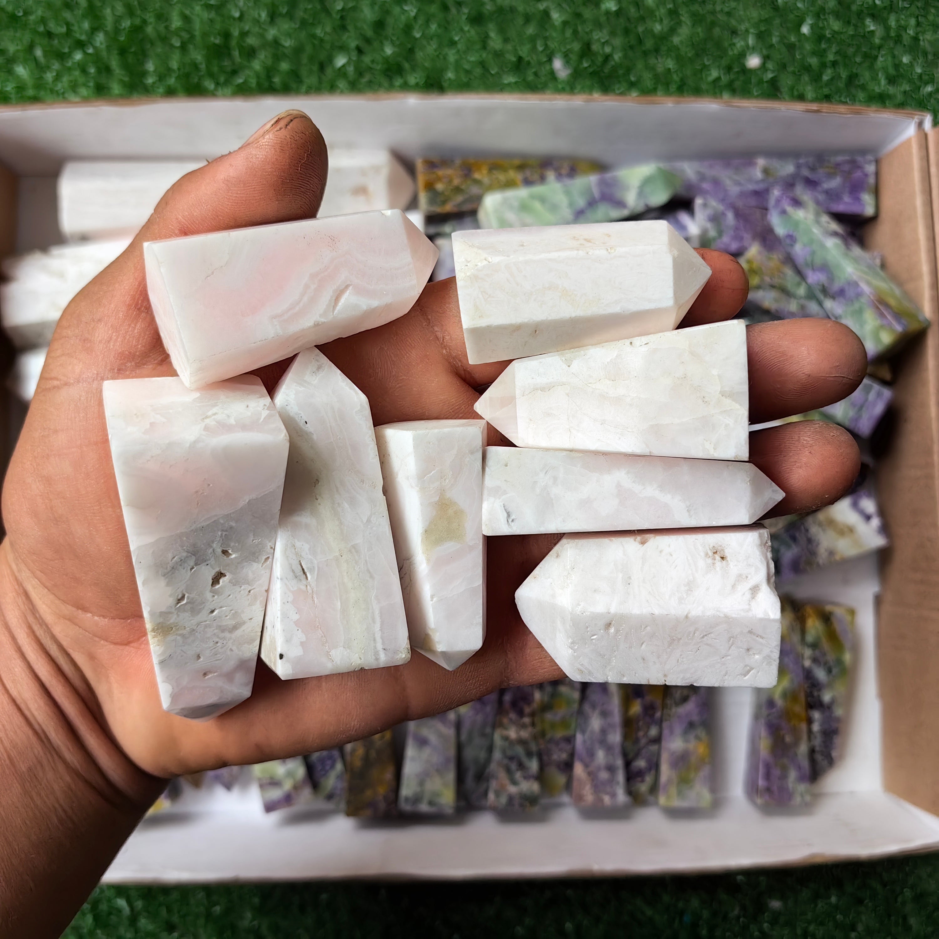 Lot 53 pcs Mangano, Bolivianite Tower