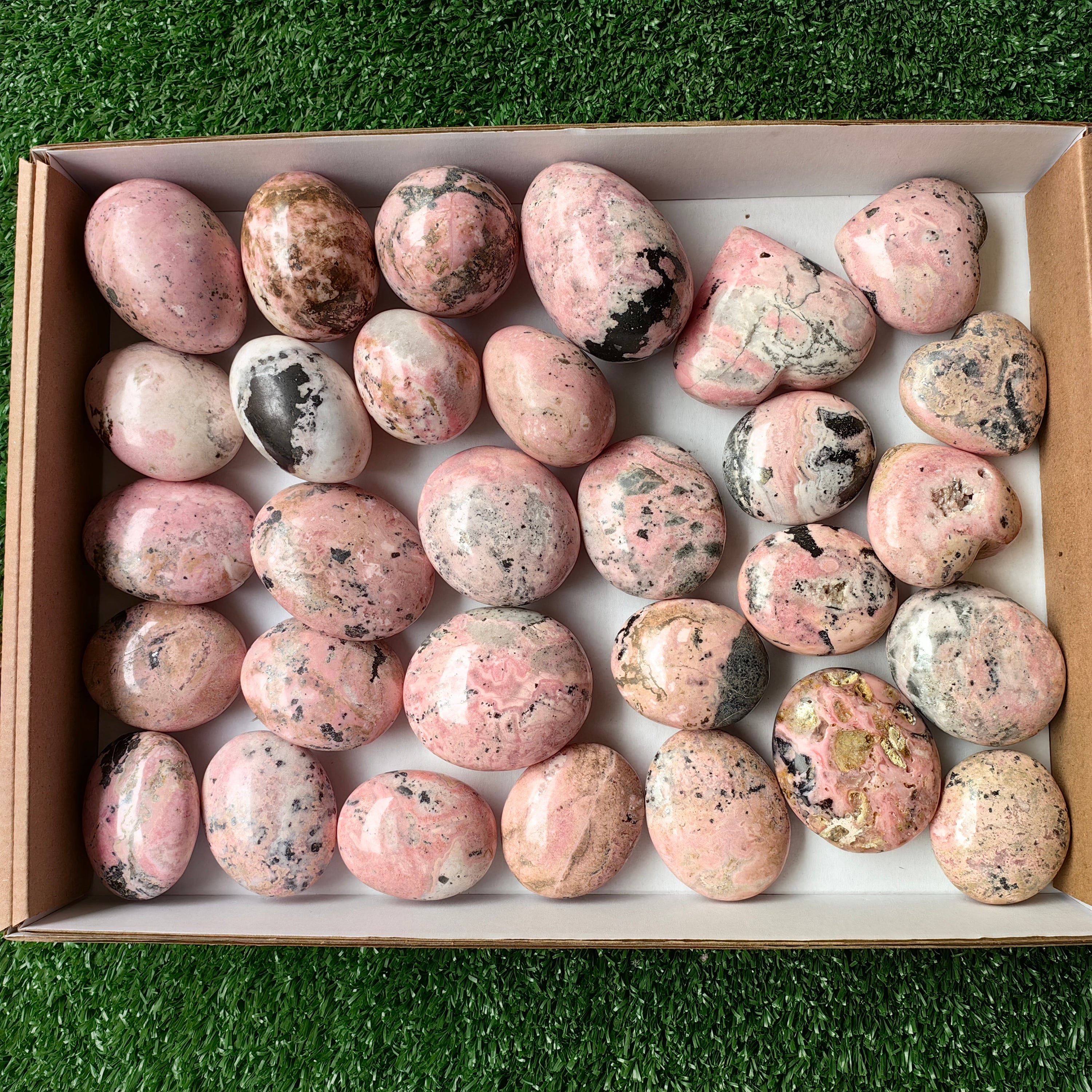 Lot 30 pcs Rhodonite palm, heart and eggs