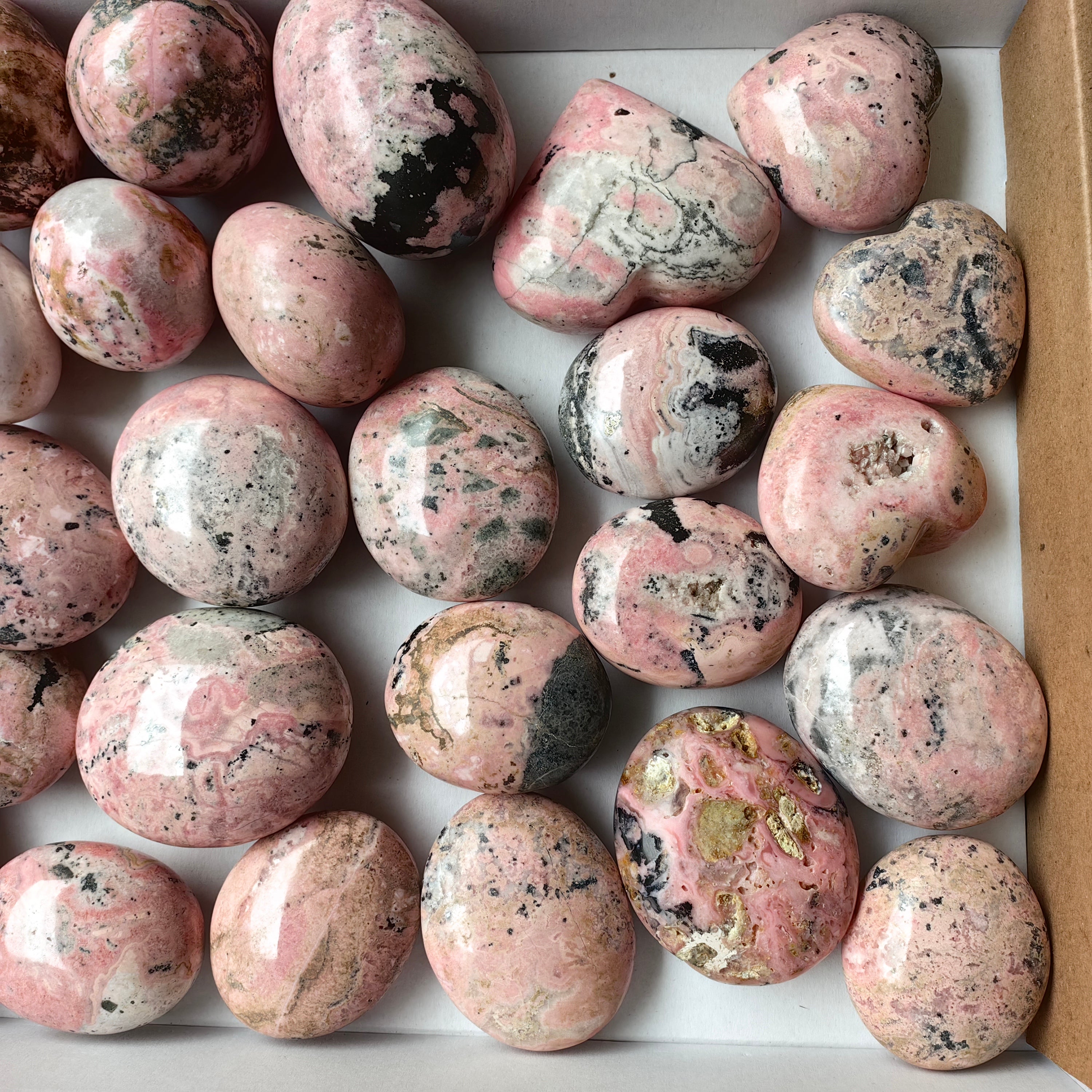 Lot 30 pcs Rhodonite palm, heart and eggs