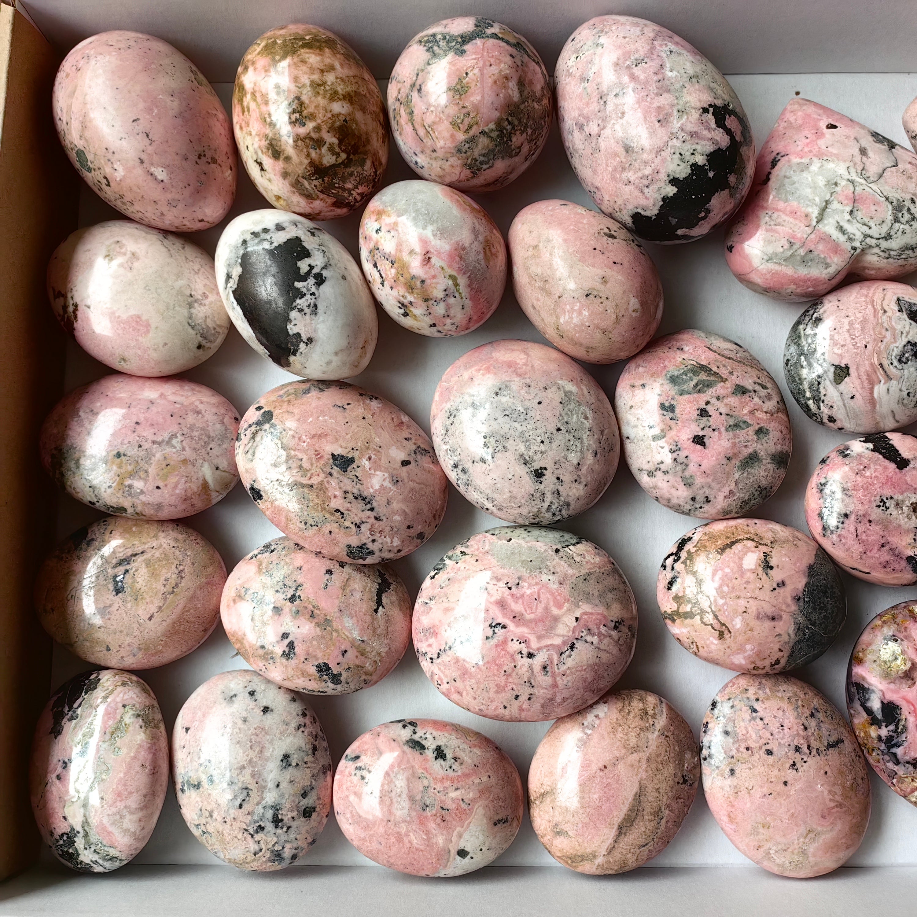 Lot 30 pcs Rhodonite palm, heart and eggs