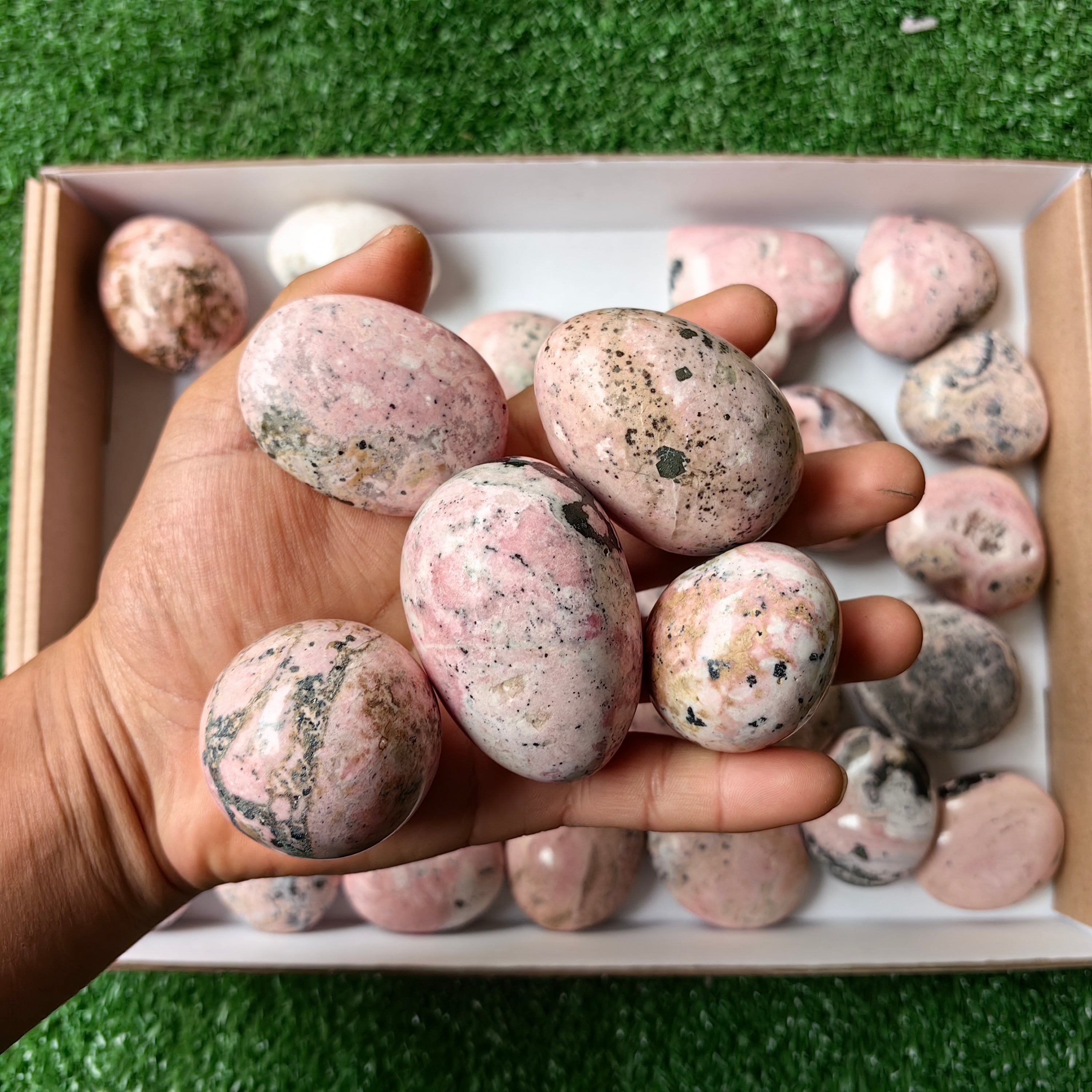 Lot 30 pcs Rhodonite palm, heart and eggs