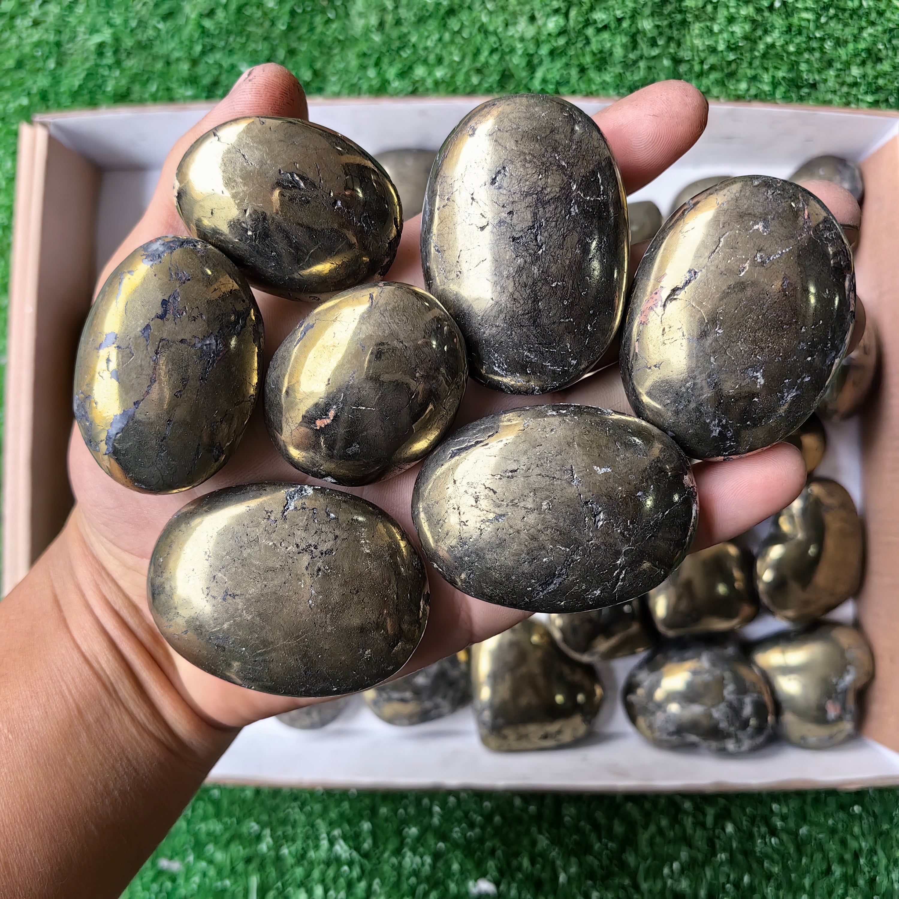 Lot 32 pcs Covellite on Chalcopyrite Palm and Heart