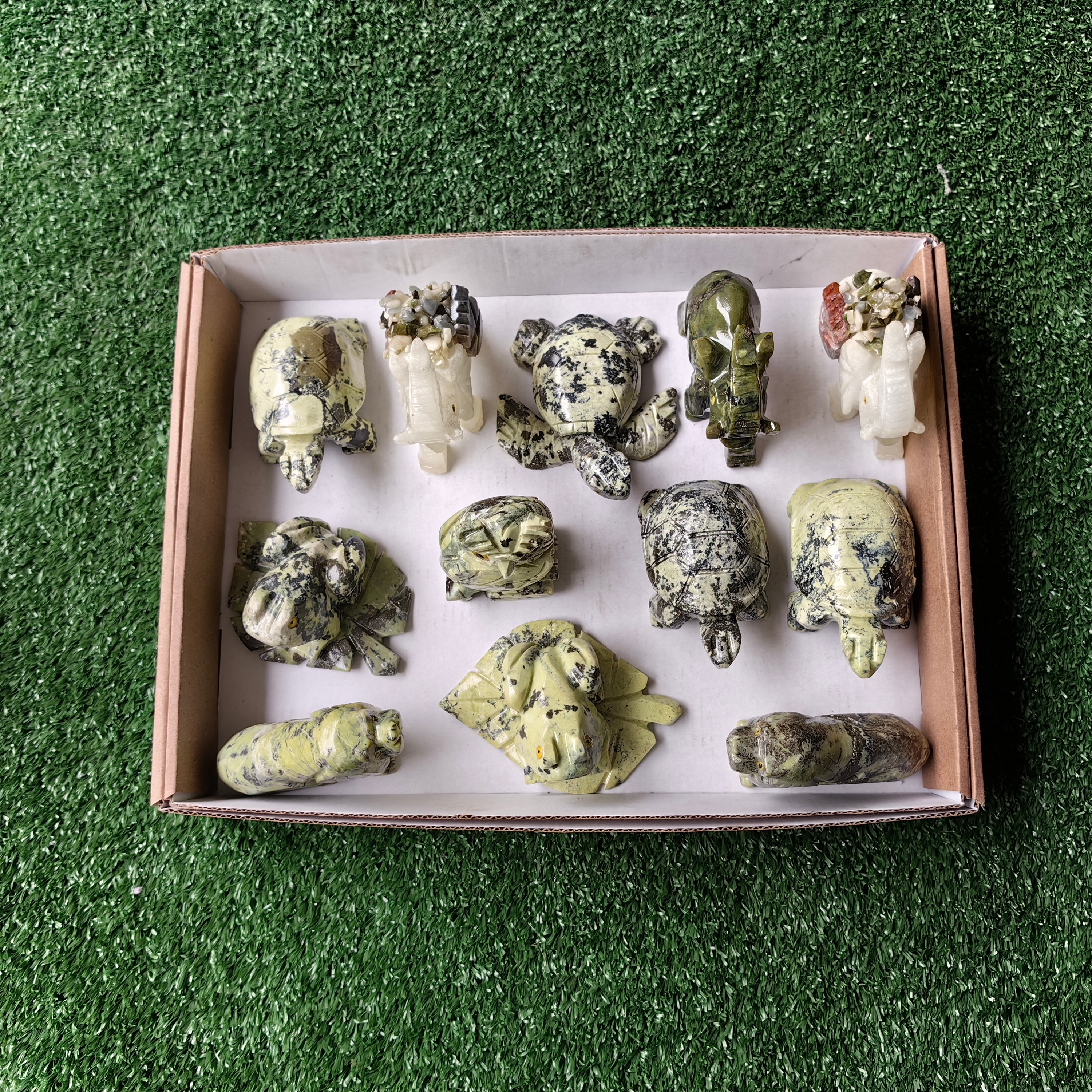 Lot 12 pcs Serpentine Animals