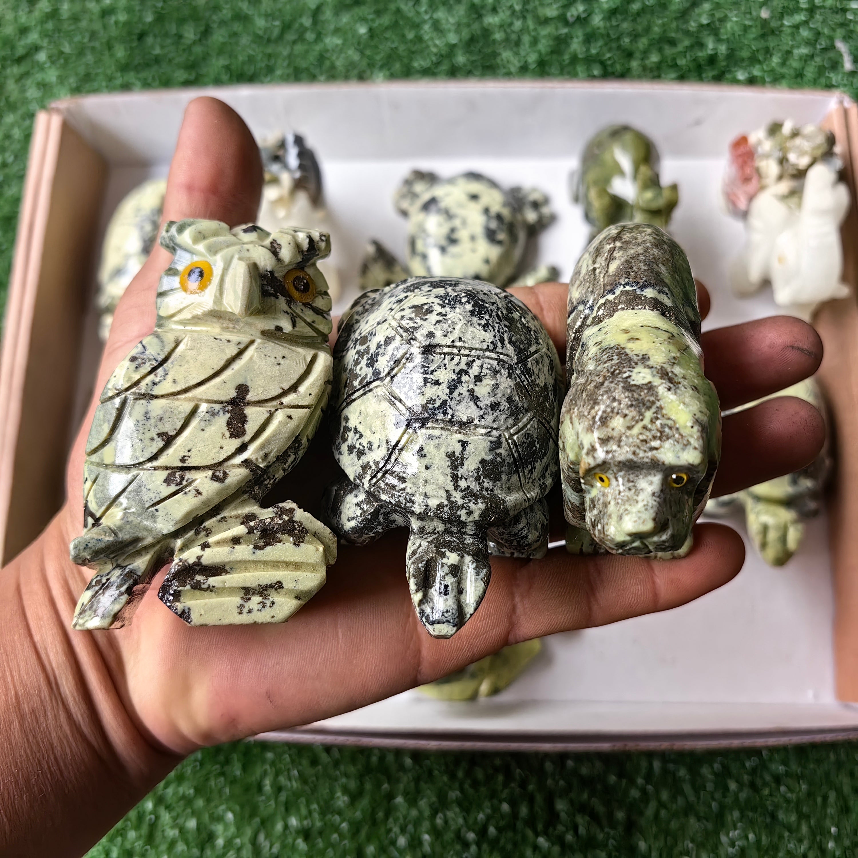 Lot 12 pcs Serpentine Animals