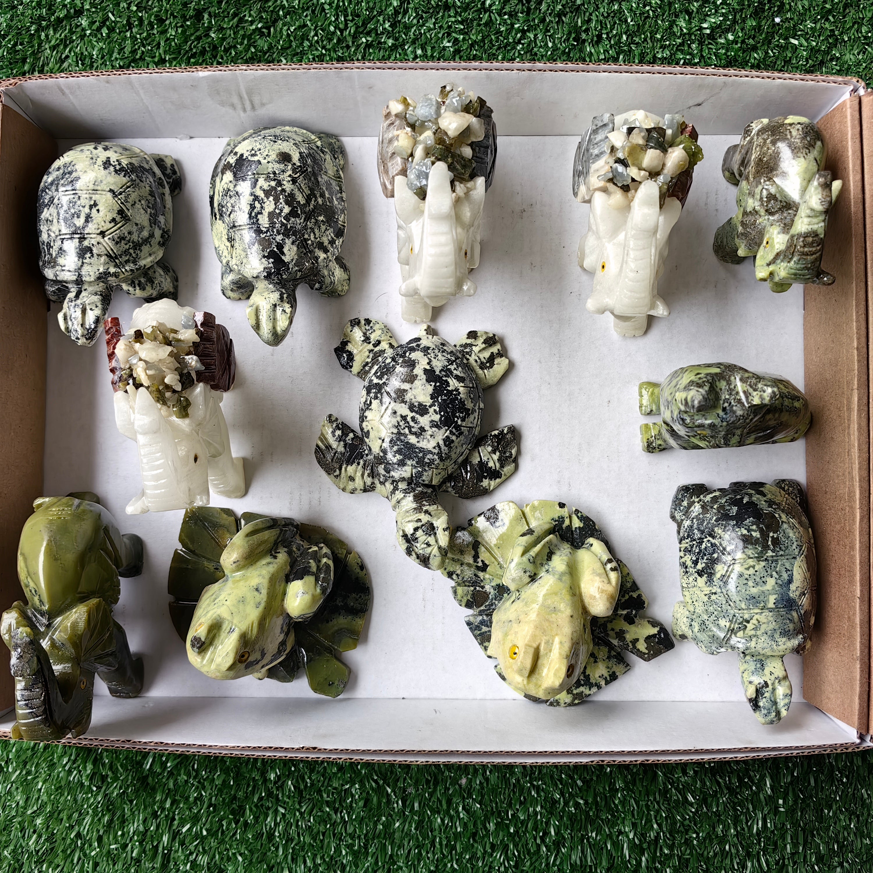 Lot 12 pcs Serpentine Animals