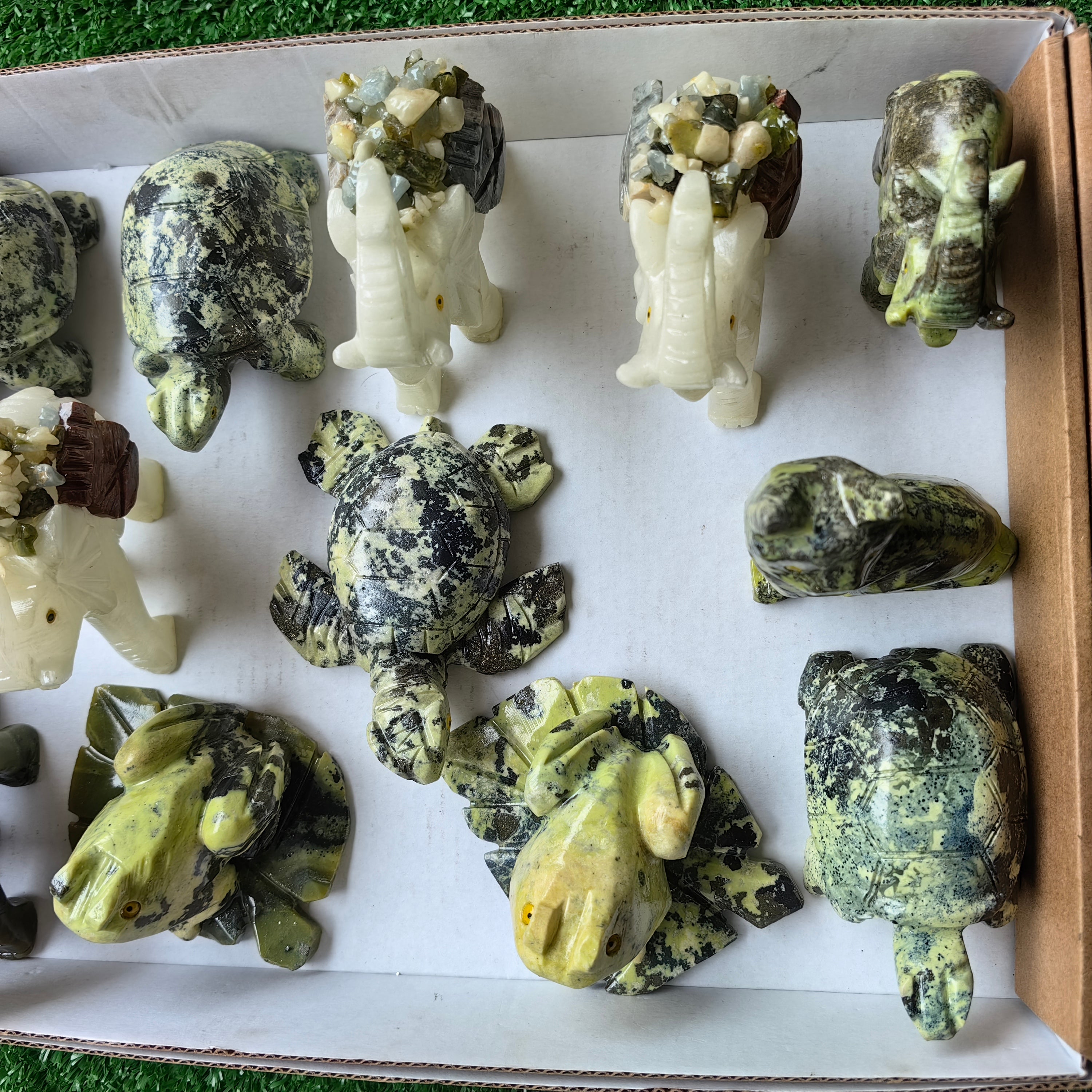 Lot 12 pcs Serpentine Animals