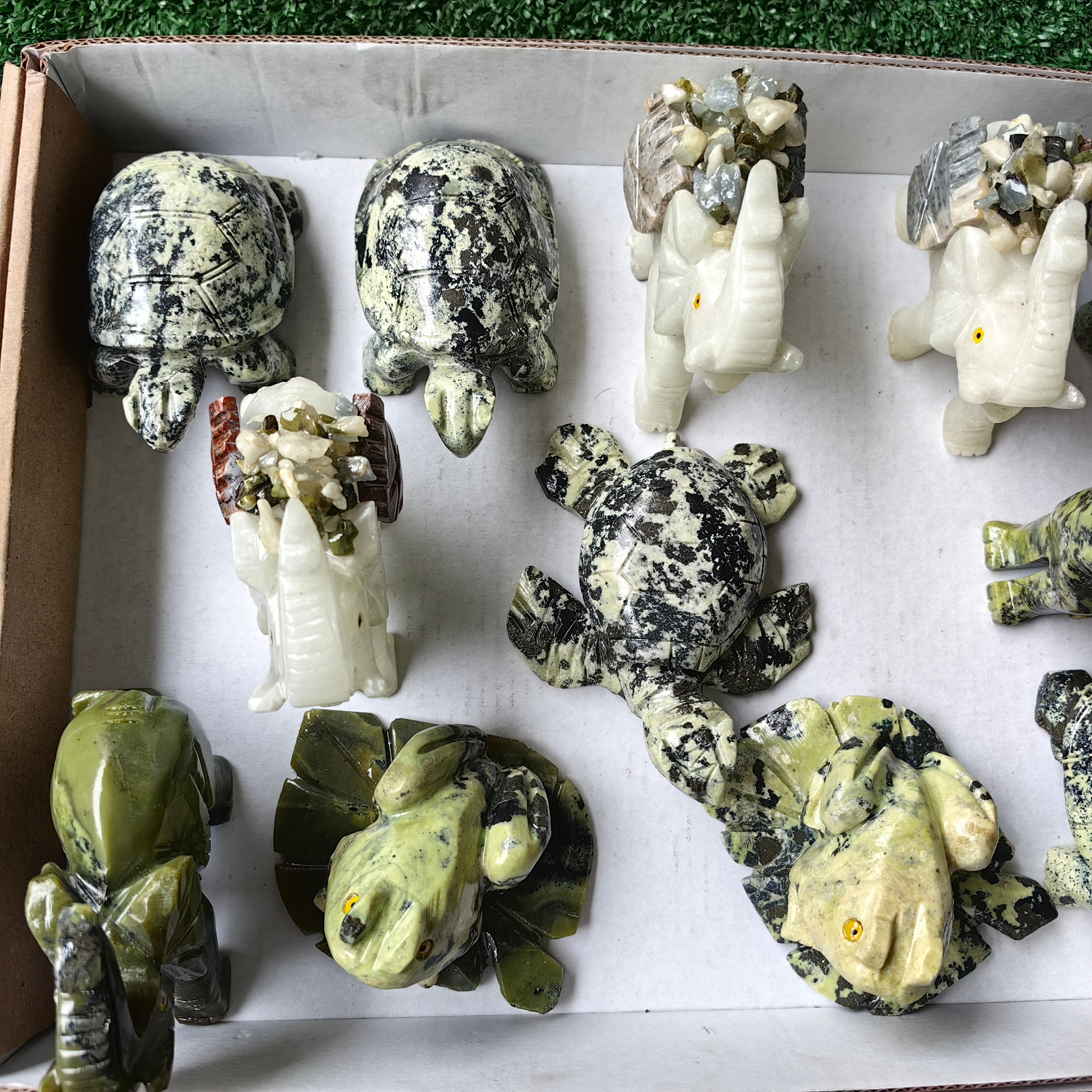 Lot 12 pcs Serpentine Animals