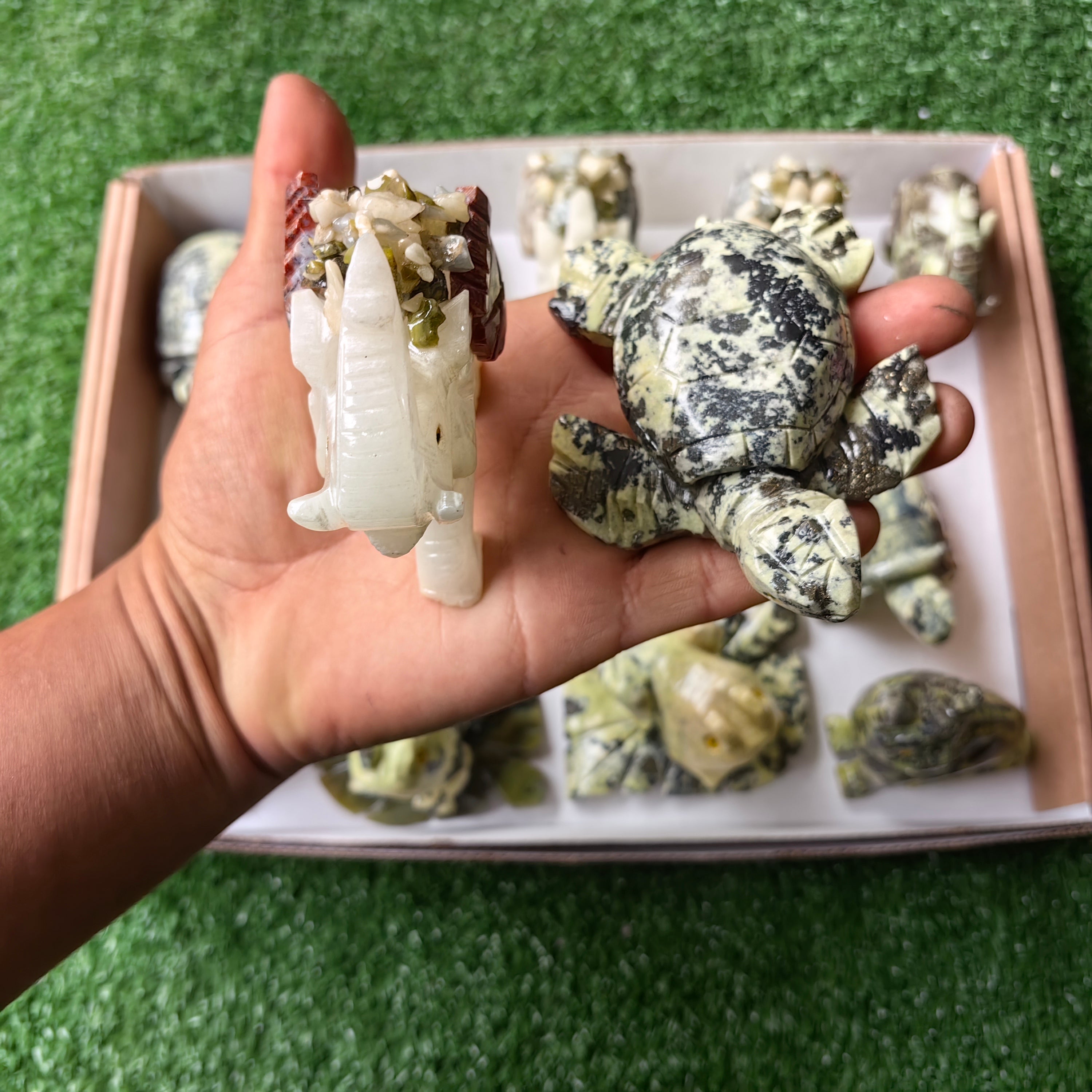 Lot 12 pcs Serpentine Animals
