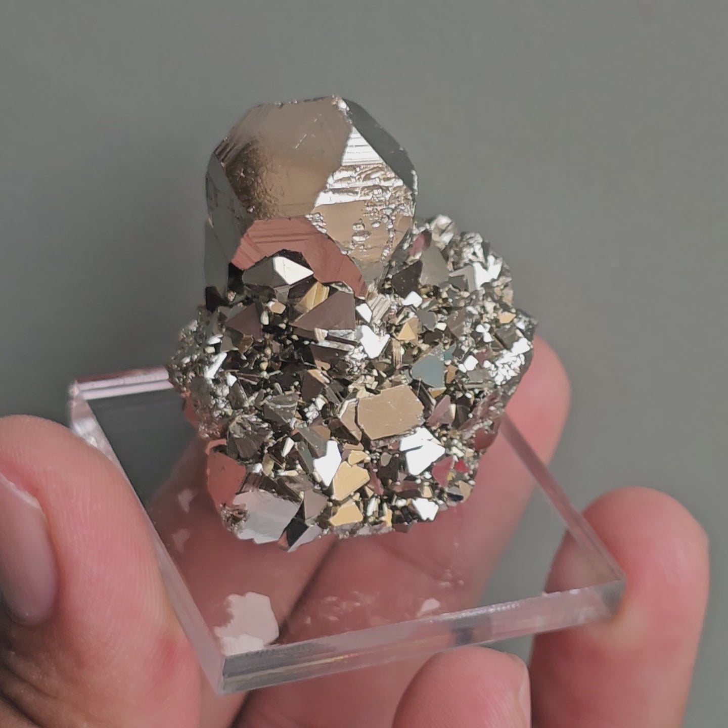Load video: pyrite octahedral