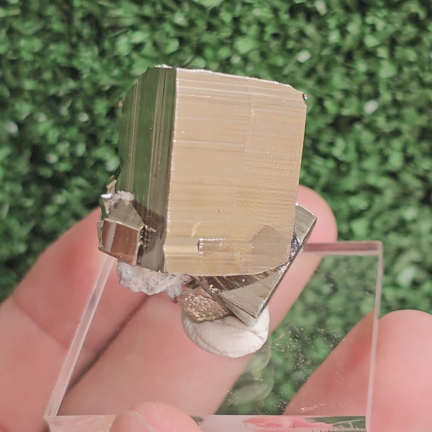 Load video: Pyrite Cubic