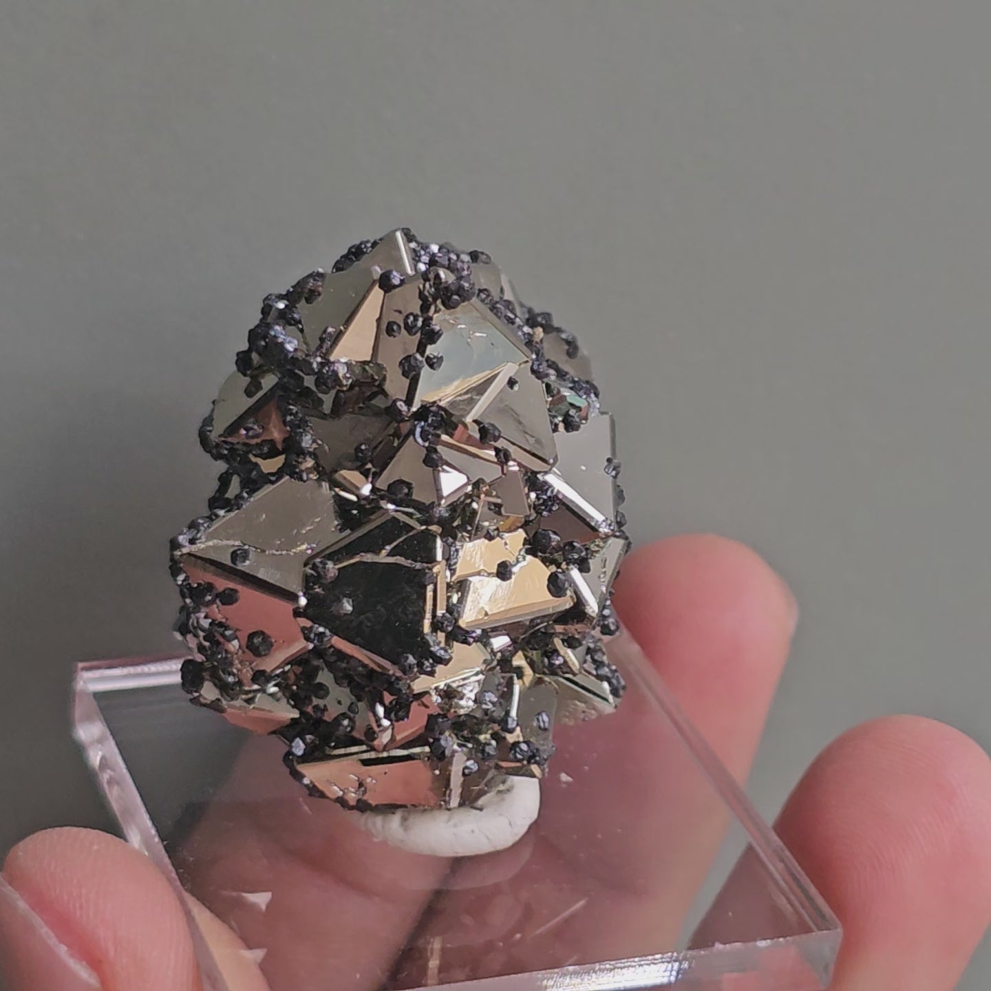 Load video: pyrite octahedral