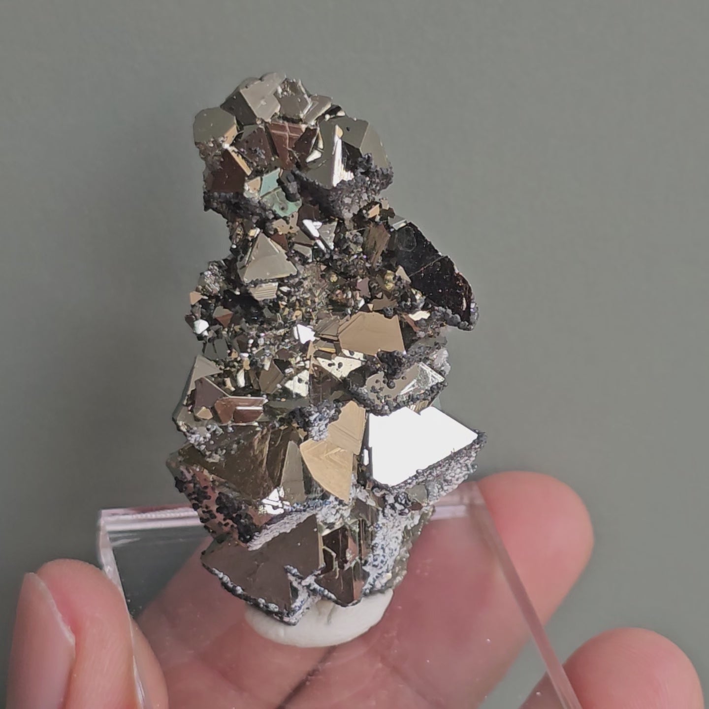 Load video: pyrite octahedral