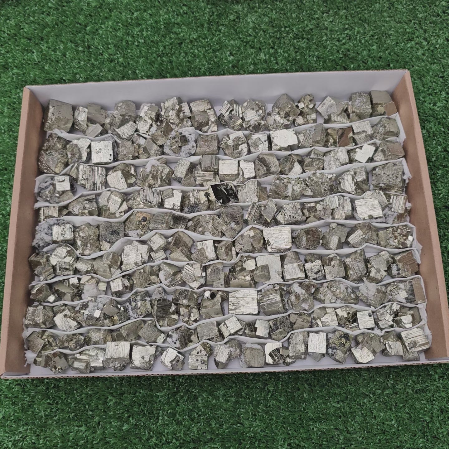 Load video: 139 pc pyrite Cubic