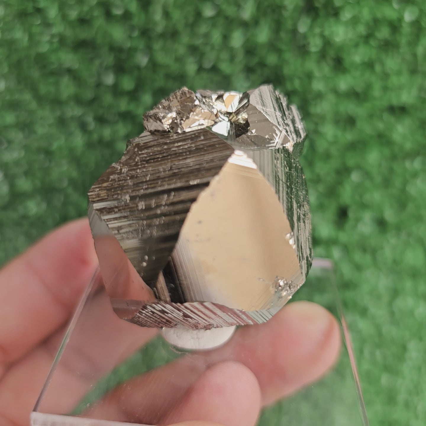 Load video: Pyrite octahedral