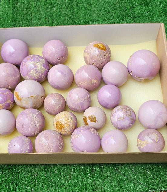 Lot 25 spheres Phosphosiderite***