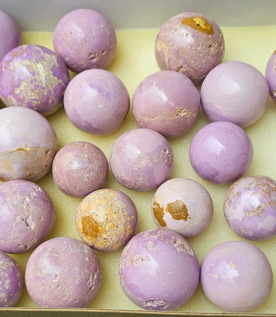 Lot 25 spheres Phosphosiderite***