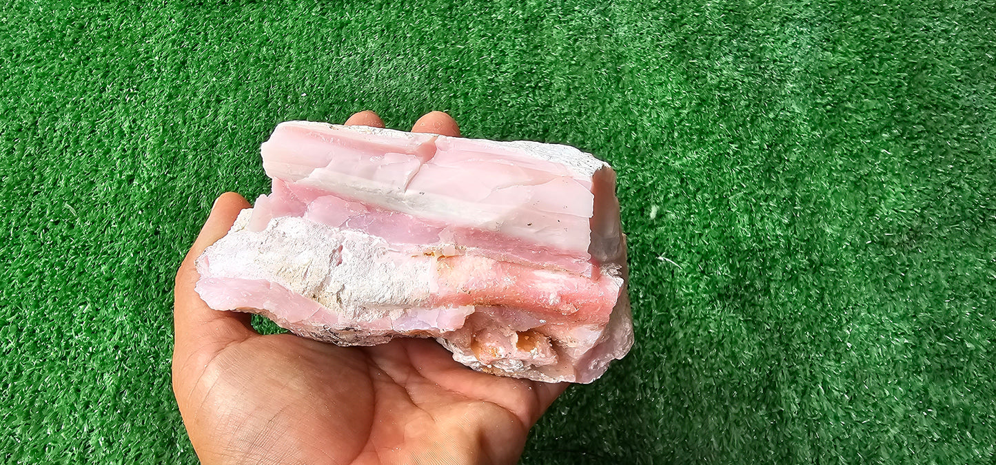 Pink Opal rough (1 pc)
