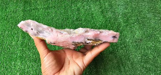 Pink Opal rough (1 pc)