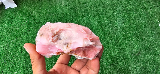 Pink Opal rough (1 pc)