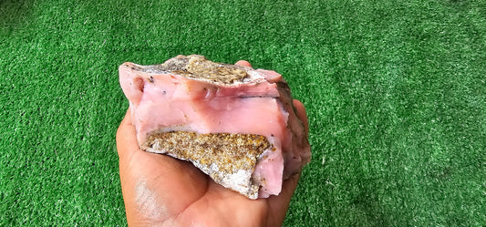 Pink Opal rough (1 pc)