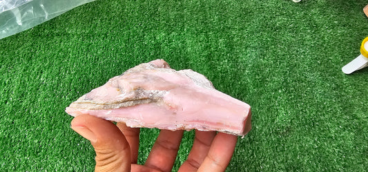 Pink Opal rough (1 pc)