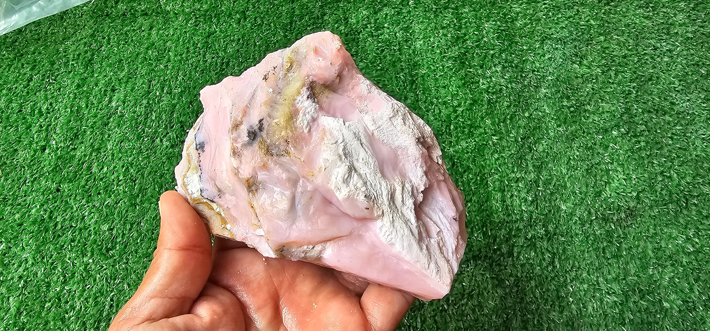 Pink Opal rough (1 pc)