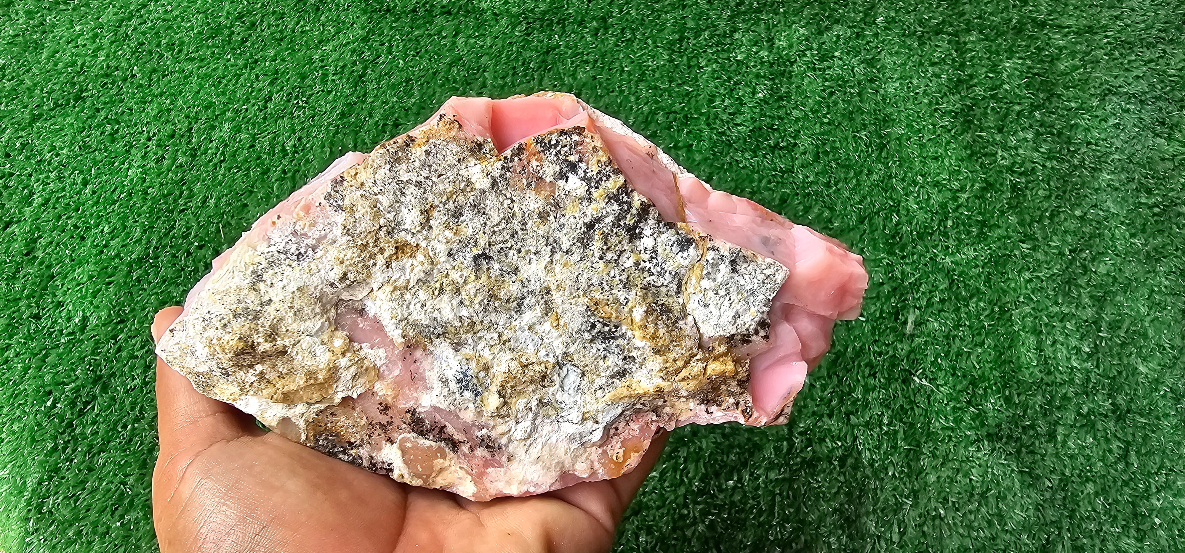 Pink Opal rough (1 pc)