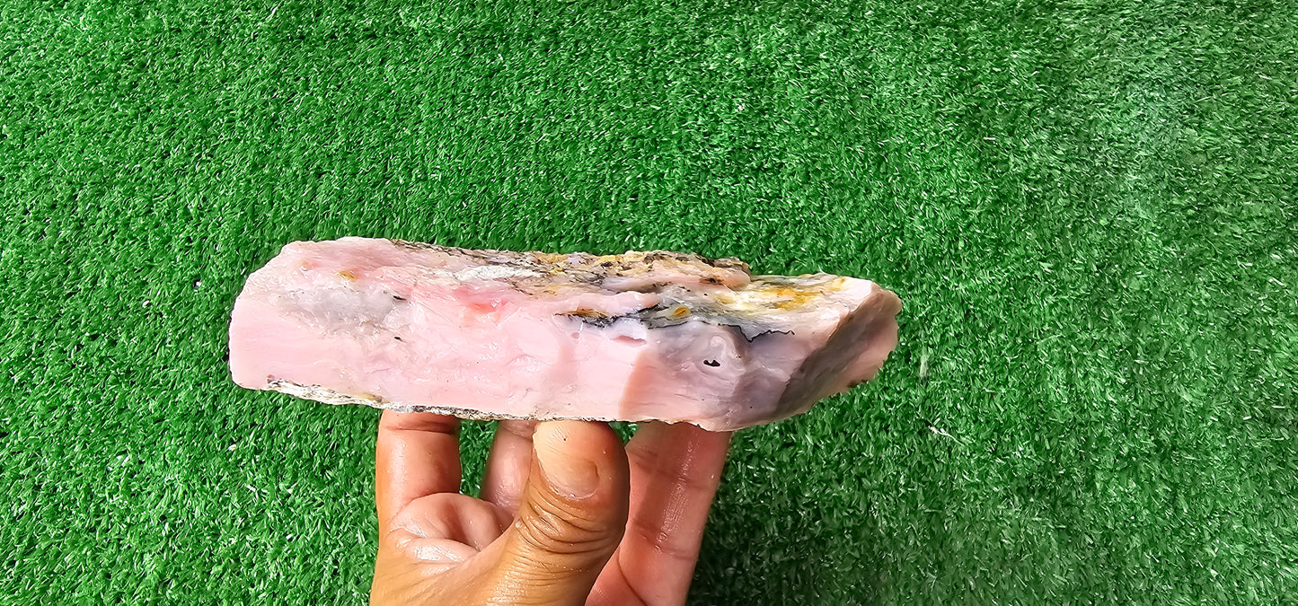 Pink Opal rough (1 pc)