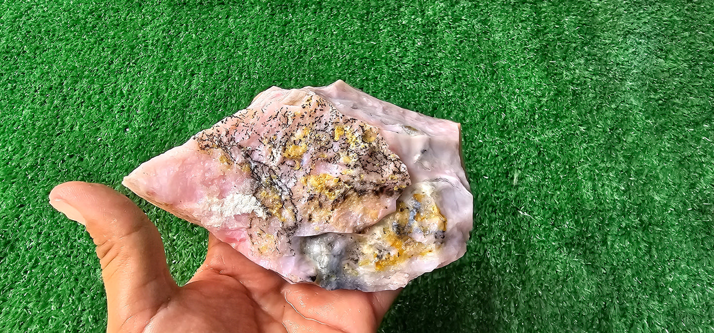 Pink Opal rough (1 pc)