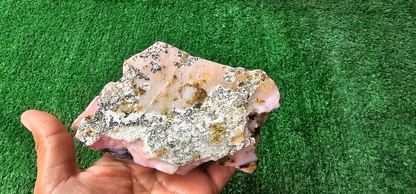 Pink Opal rough (1 pc)