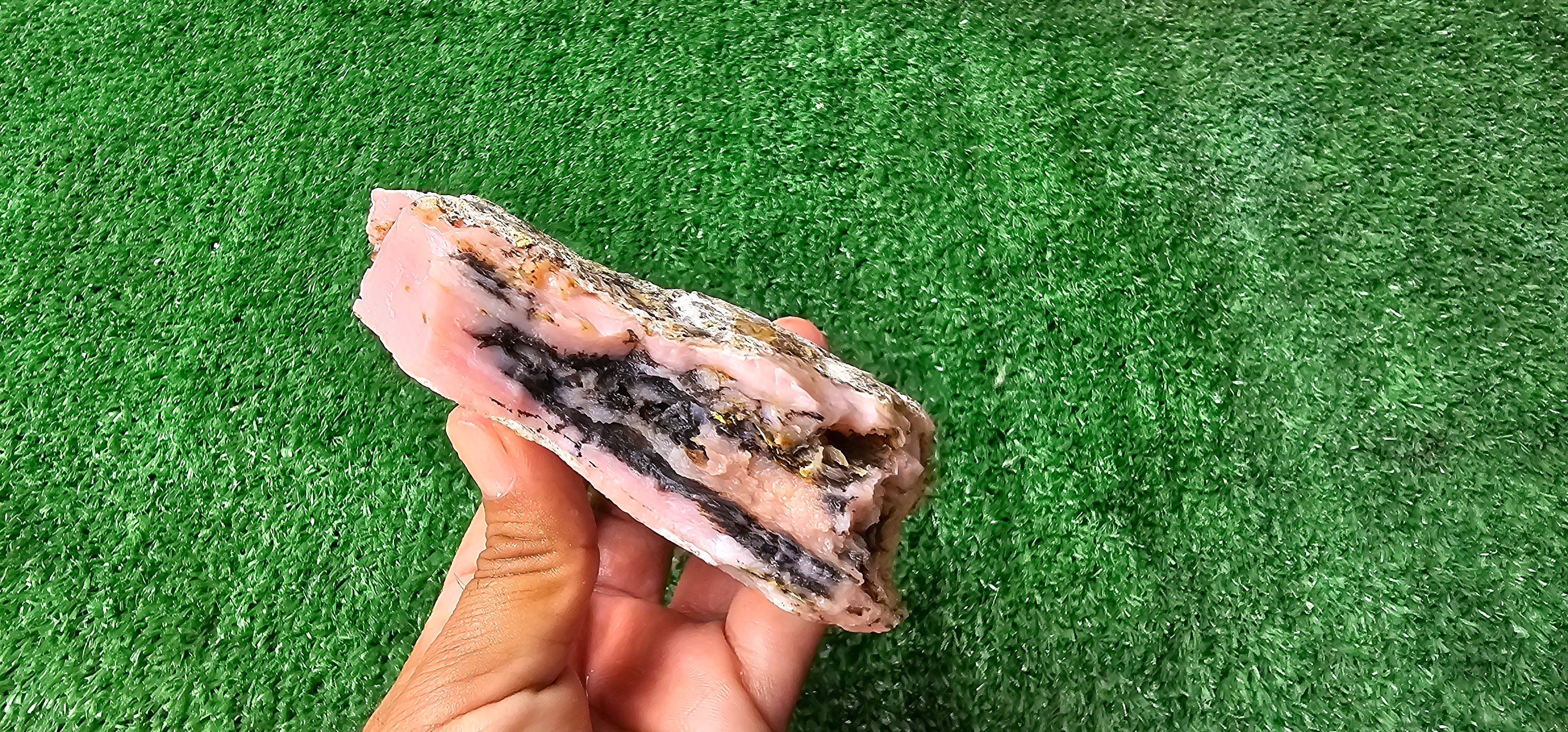 Pink Opal rough (1 pc)