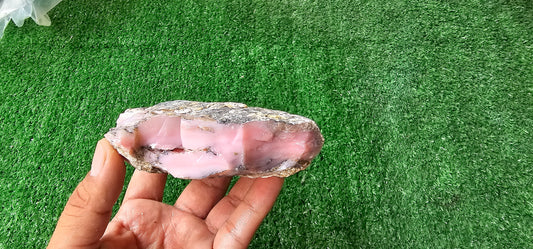 Pink Opal rough (1 pc)