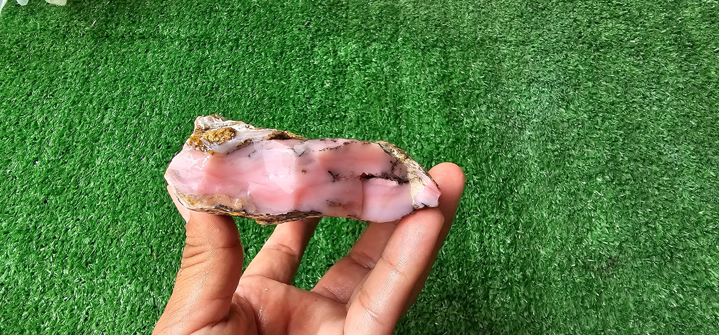 Pink Opal rough (1 pc)