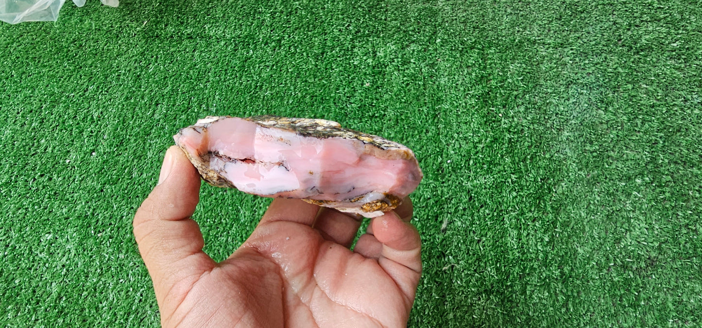 Pink Opal rough (1 pc)