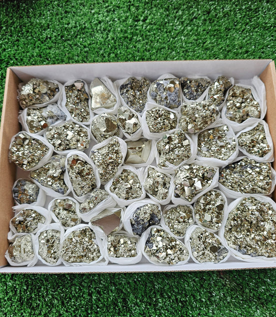 Box 41 pcs pyrite Octahedral