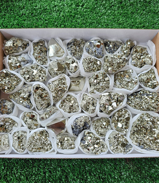 Box 41 pcs pyrite Octahedral
