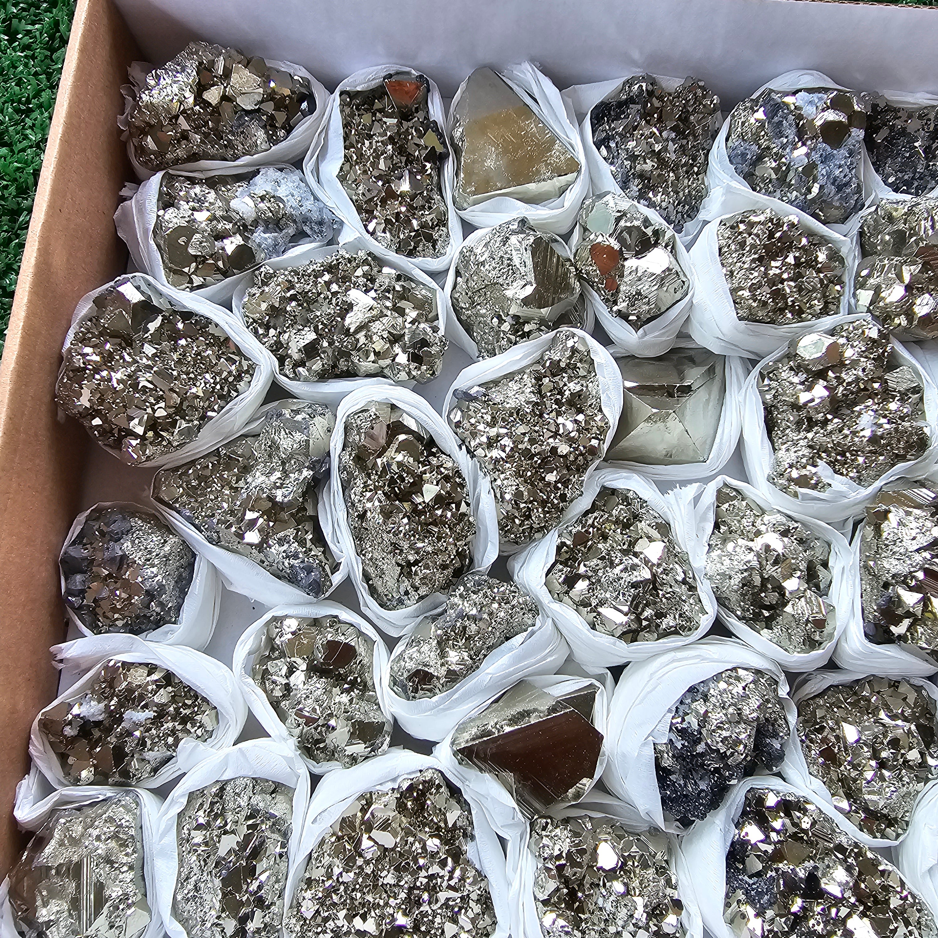 Box 41 pcs pyrite Octahedral