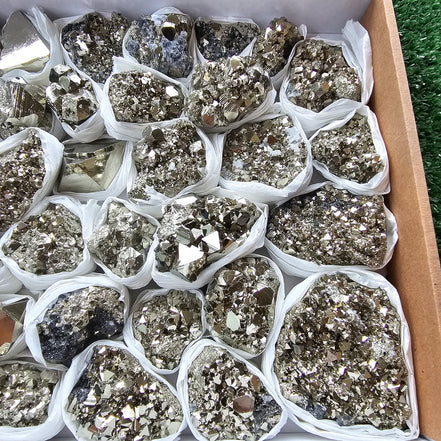 Box 41 pcs pyrite Octahedral