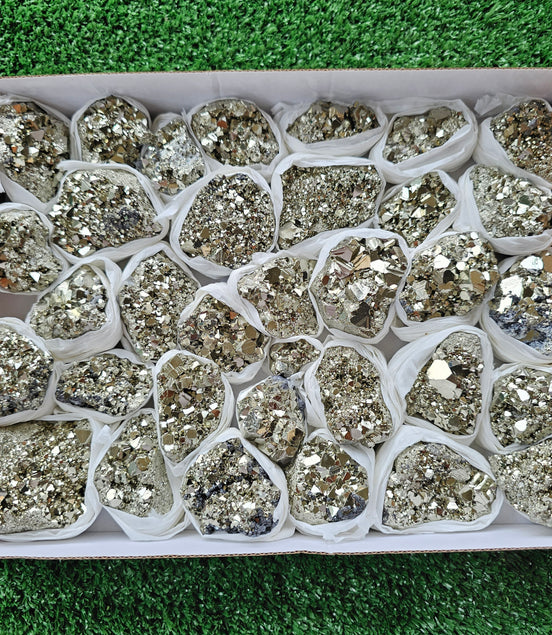 Box 34 pcs pyrite Octahedral