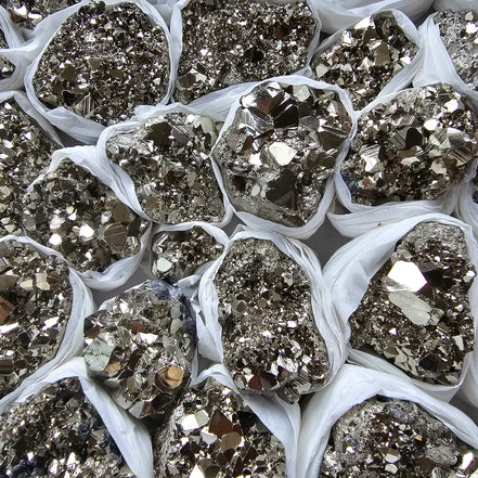 Box 34 pcs pyrite Octahedral
