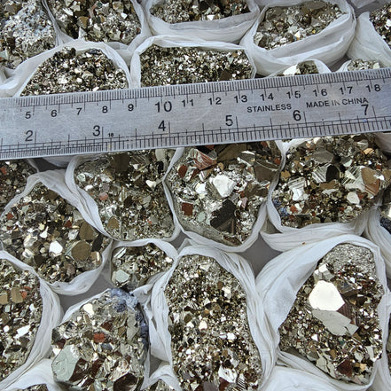 Box 34 pcs pyrite Octahedral