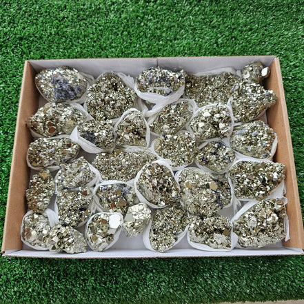 Box 30 pcs pyrite Octahedral