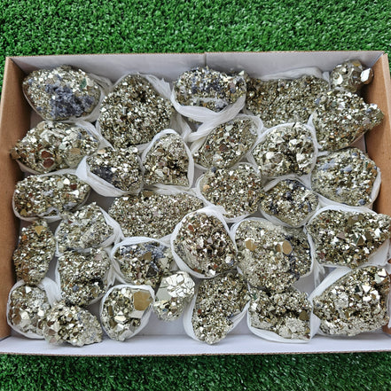 Box 30 pcs pyrite Octahedral