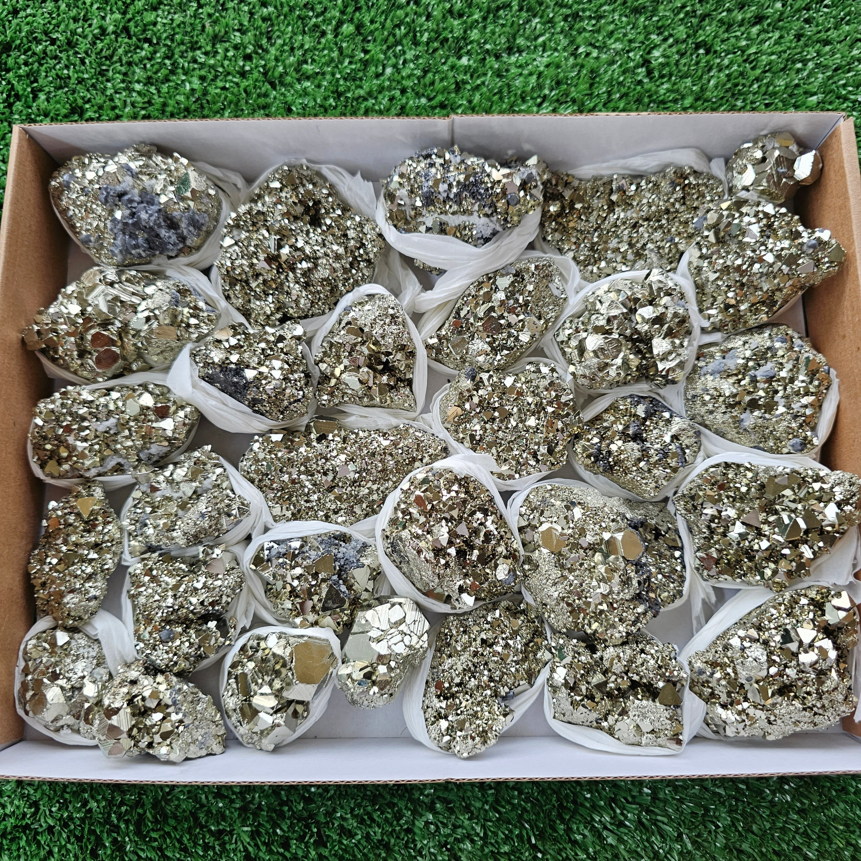 Box 30 pcs pyrite Octahedral