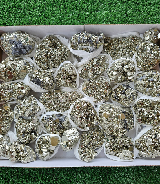 Box 30 pcs pyrite Octahedral