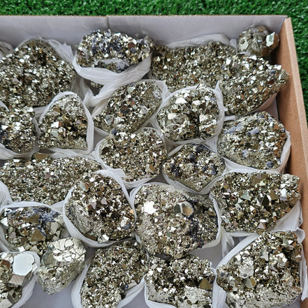 Box 30 pcs pyrite Octahedral