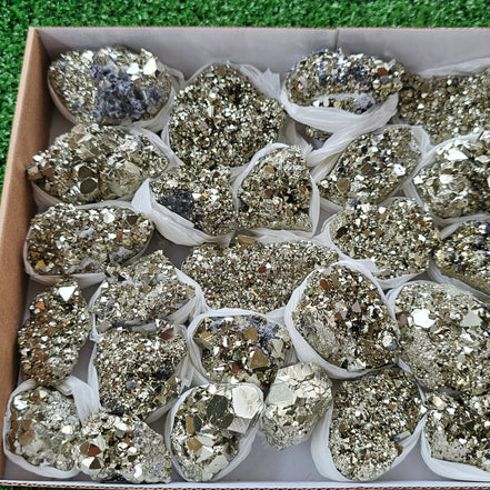 Box 30 pcs pyrite Octahedral