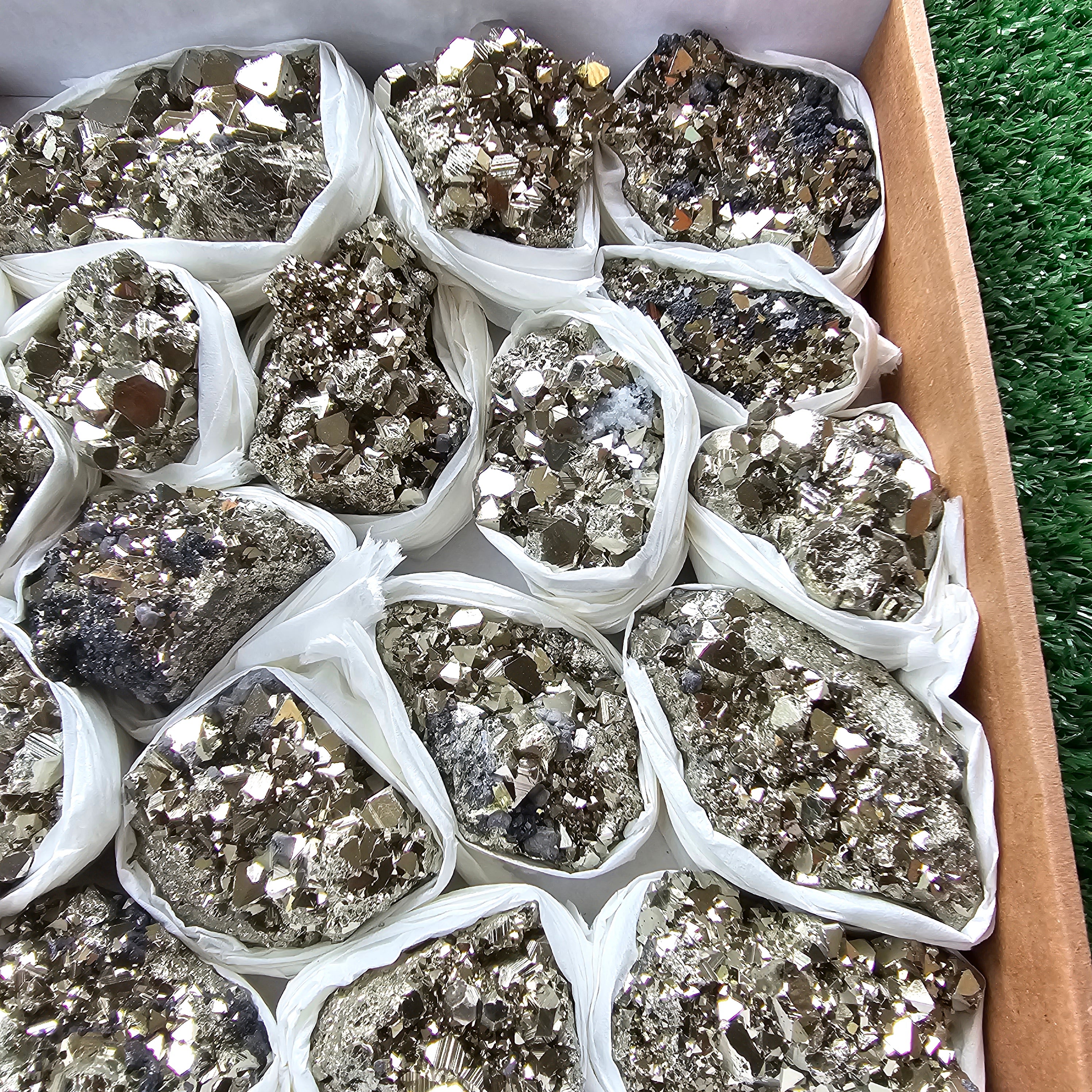 Box 24 pcs pyrite Octahedral