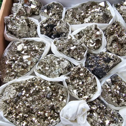 Box 24 pcs pyrite Octahedral